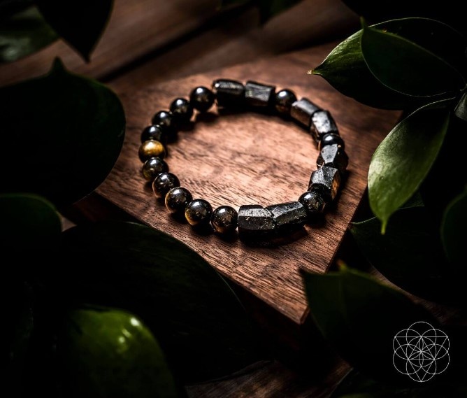 Raw Black Tourmaline Bracelet Elaticated - Rare Earth Crystals